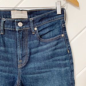 EVERLANE hi-rise kick crop, 27, dark wash